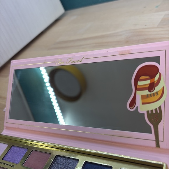 NIB!  Two Faced Maple Syrup Pancakes Pallet - Picture 8 of 8